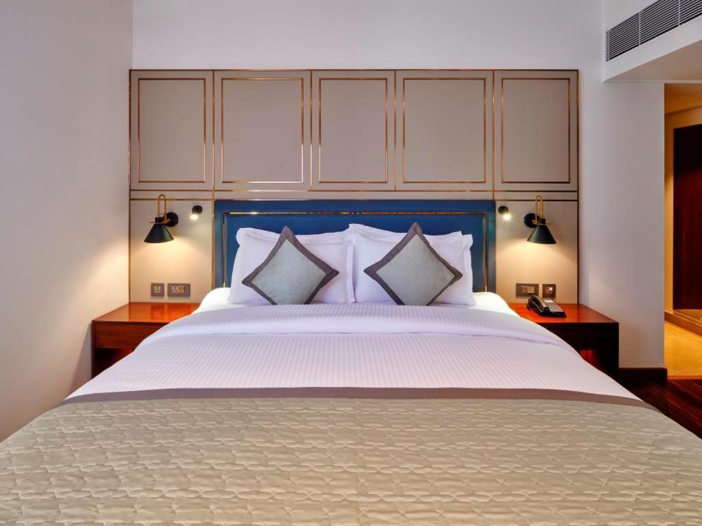 Pride Hotel อุเดเปอร์ ภายนอก รูปภาพ