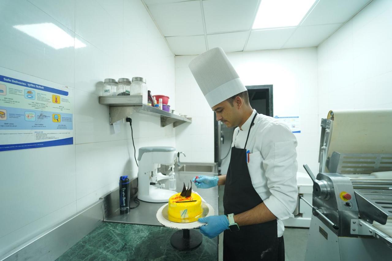Pride Hotel อุเดเปอร์ ภายนอก รูปภาพ