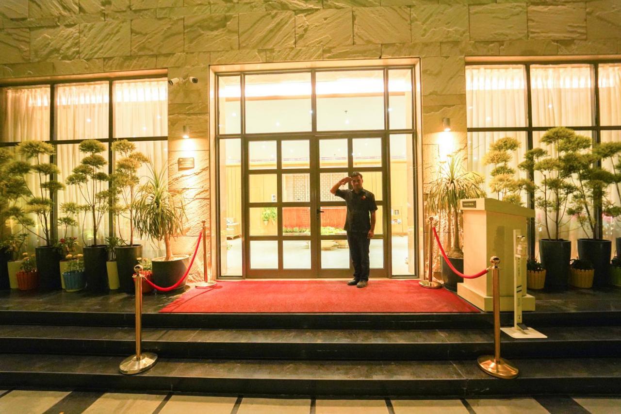 Pride Hotel อุเดเปอร์ ภายนอก รูปภาพ