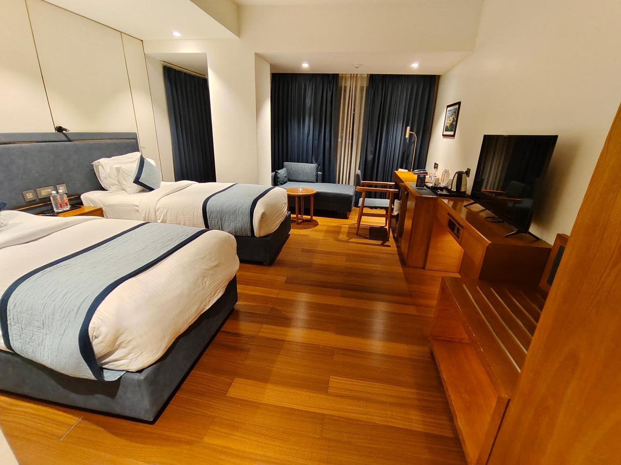 Pride Hotel อุเดเปอร์ ภายนอก รูปภาพ